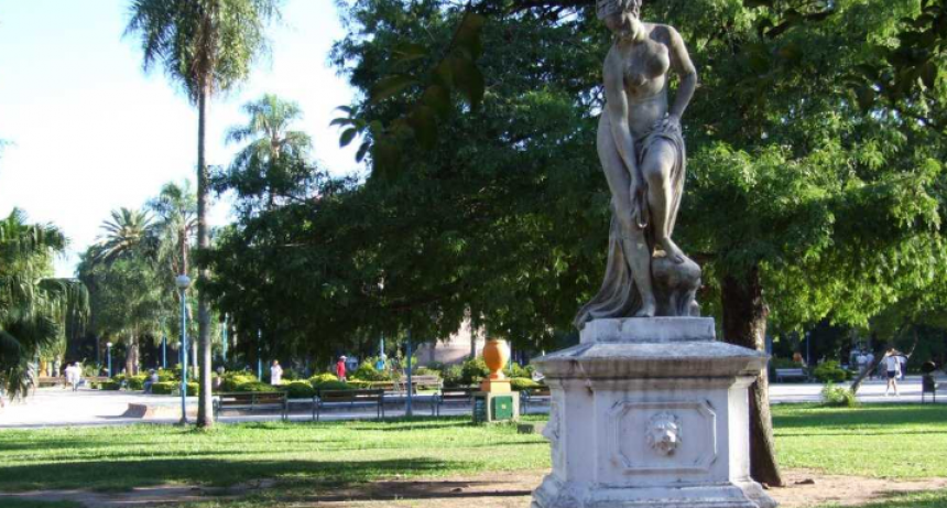 Domingo de Pascua con tiempo agradable y cielo parcialmente nublado