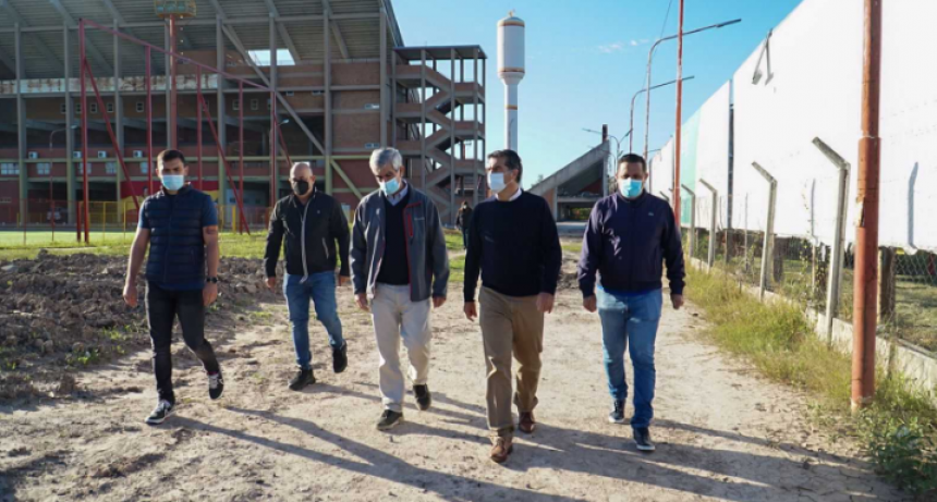 Jorge Capitanich verificó el avance de obras en el Club Sarmiento