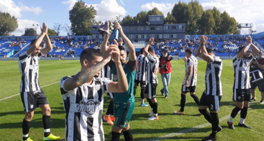 For Ever fue más, pero no pudo traerse una victoria desde Lomas de Zamora