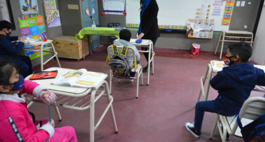 Educación y sindicatos inician el debate por más horas de clases