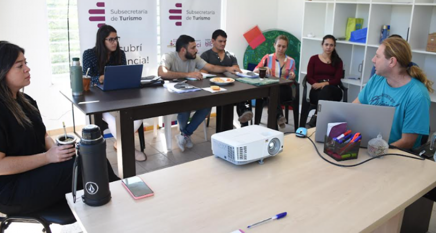 Empleados y empleadas municipales de Resistencia se capacitaron para brindar un mejor servicio turístico