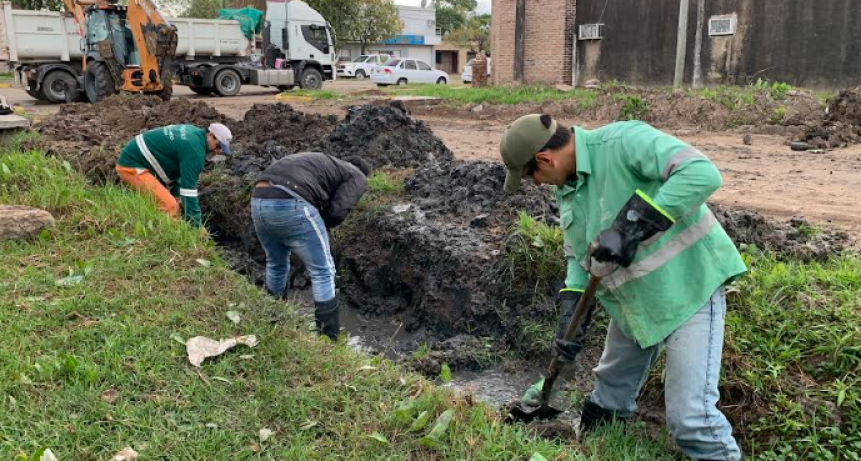 Se trabajó en los desagües de Villa Facundo para garantizar el escurrimiento del agua