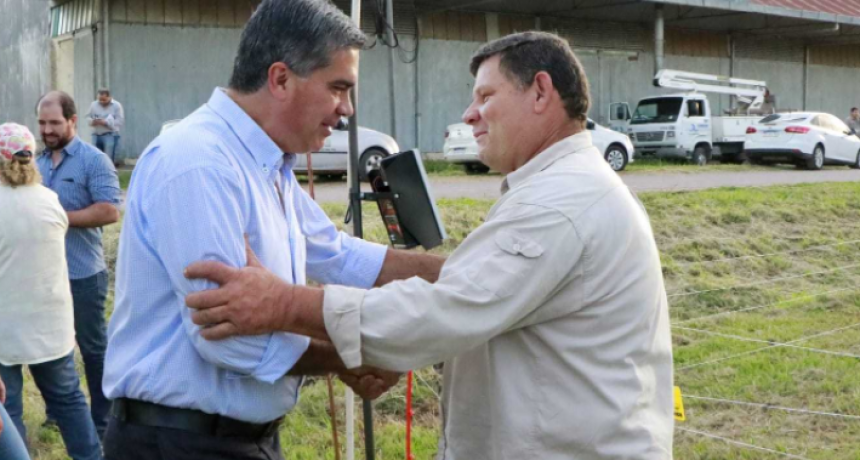 Sáenz Peña: Jorge Capitanich entregó boyeros solares a productores ganaderos