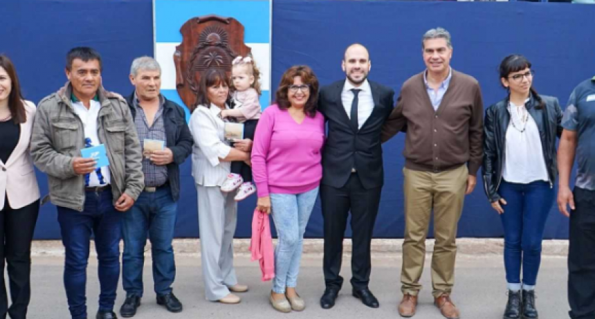 El gobierno entregó títulos de propiedad y equipamiento, y anunció obras para General San Martín