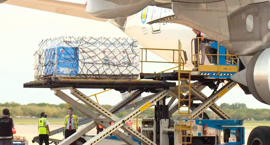 Llega a Mosc&uacute; un nuevo vuelo de Aerol&iacute;neas en busca de m&aacute;s vacunas Sputnik V