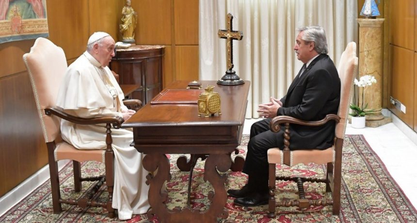 El Presidente se reuni&oacute; a solas con el papa Francisco en el Vaticano