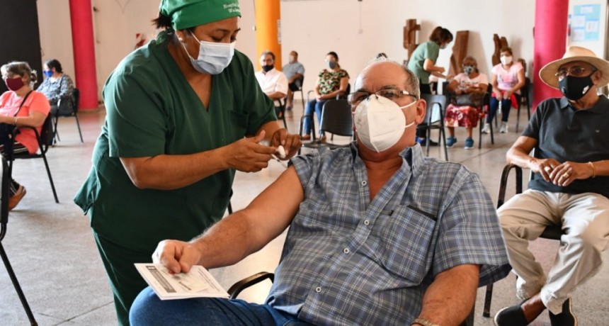 Coronavirus: la provincia concluir&aacute; mayo con 490 mil dosis de vacunas aplicadas