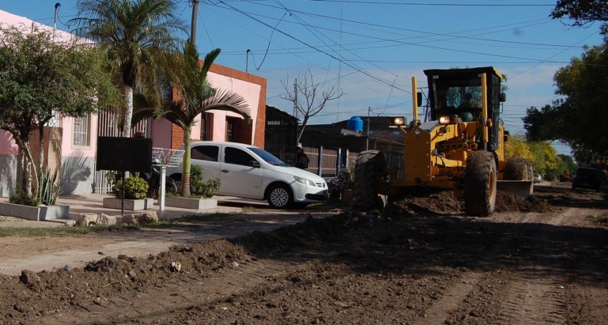 Avanza en plan de mejoras en calles no pavimentadas en Villa del Oeste 