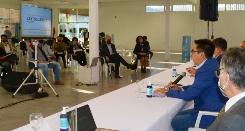 El Intendente de Resistencia y funcionarios municipales se capacitan en la Ley Yolanda