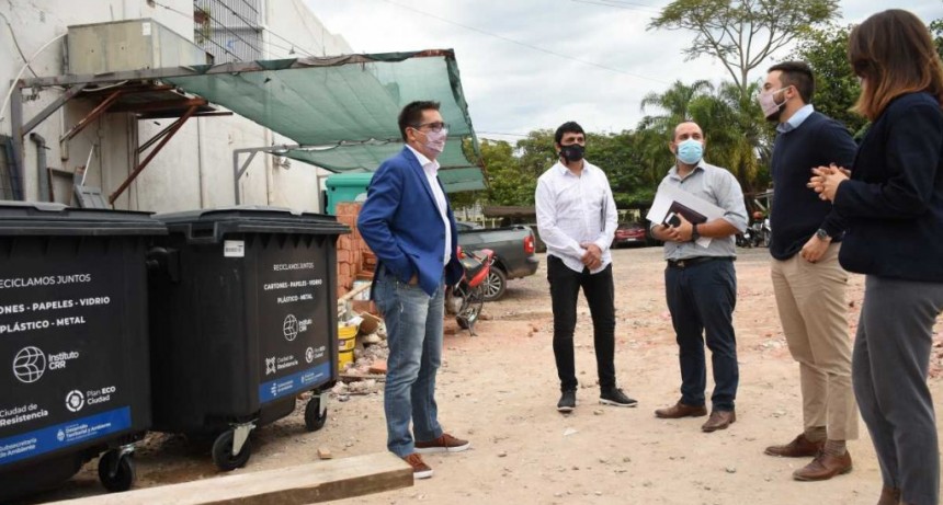 Mart&iacute;nez y autoridades del Instituto Radiol&oacute;gico firmaron un convenio para la separaci&oacute;n de residuos reciclables