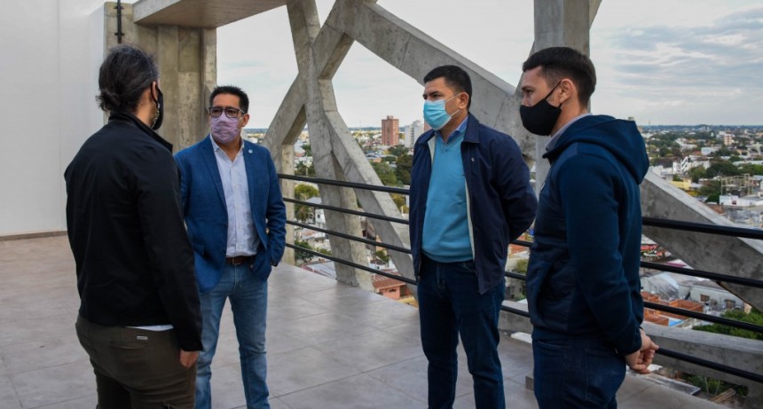 Apoyo al sector privado: El Intendente recorri&oacute; la obra de cocheras automatizadas en el Microcentro 