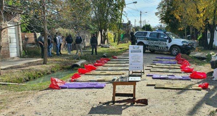 Desbaratan organizaci&oacute;n narco y secuestran 342 kilos de marihuana