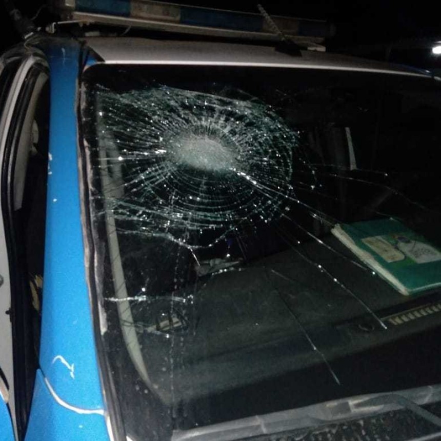 Atacaron con piedras a un patrullero que se dirig&iacute;a a desbaratar una fiesta clandestina