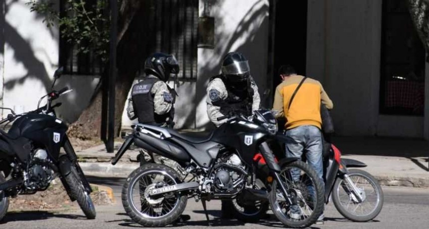 Unos 500 efectivos policiales controlan que se cumplan las restricciones en Resistencia