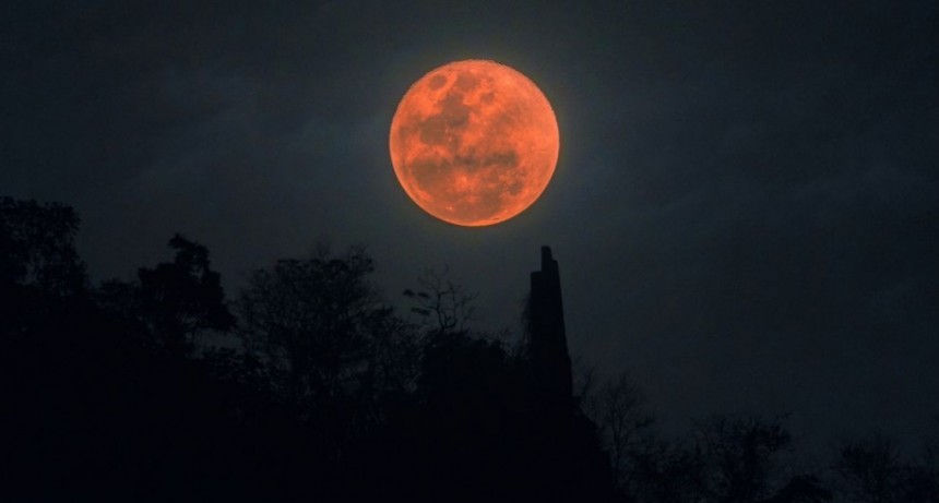 Luna de sangre 2021: cu&aacute;ndo se podr&aacute; ver el eclipse lunar total