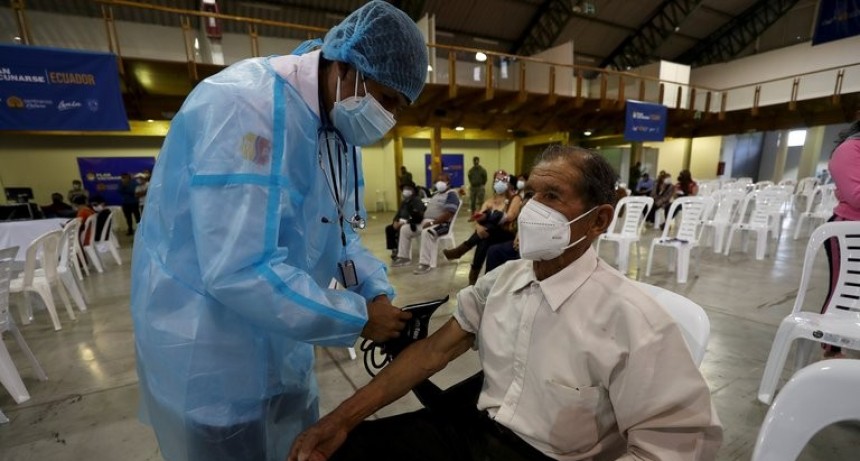 Ecuador vacunar&aacute; 150 mil personas en cuatro d&iacute;as antes de iniciar con el plan de Lasso