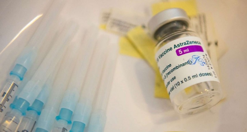 Cient&iacute;ficos alemanes descubrieron por qu&eacute; las vacunas de AstraZeneca y Johnson & Johnson generan co&aacute;gulos