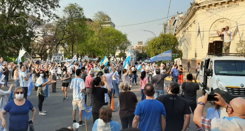 Denuncia penal contra grupo de personas que marcharon el 25 de mayo en Resistencia