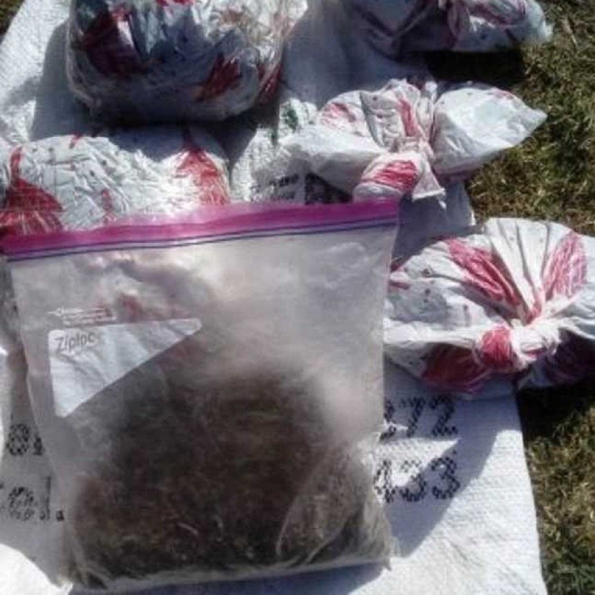 Abandonaron casi dos kilos de marihuana al notar la presencia policial
