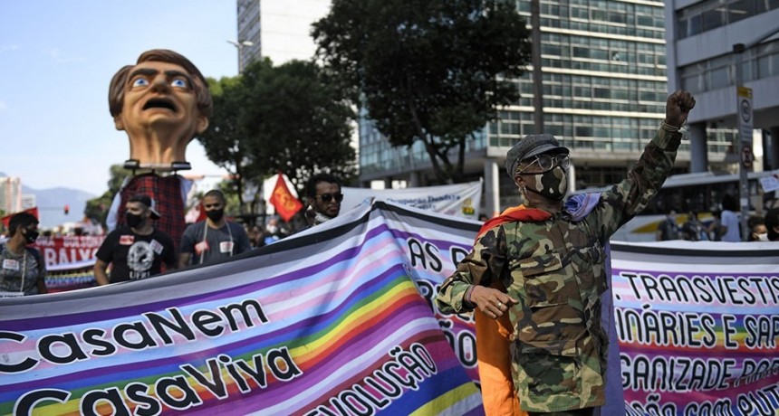 Nuevas protestas por el manejo oficial de la pandemia en Brasil