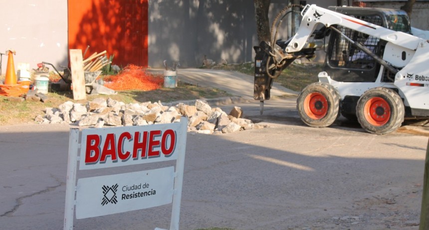 Arreglan bache en calle principal de ingreso a los barrios Espa&ntilde;a y Provincias Unidas