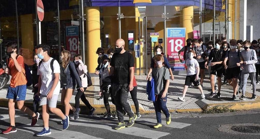 El Gobierno alert&oacute; a la Ciudad de Buenos Aires, C&oacute;rdoba y Mendoza que es "jugar con fuego" retomar clases presenciales