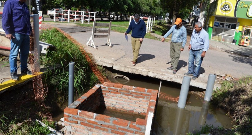 Se realizó el corte parcial del tránsito, por una obra inconclusa de SAMEEP que tiene riesgo de derrumbe en calle Colón