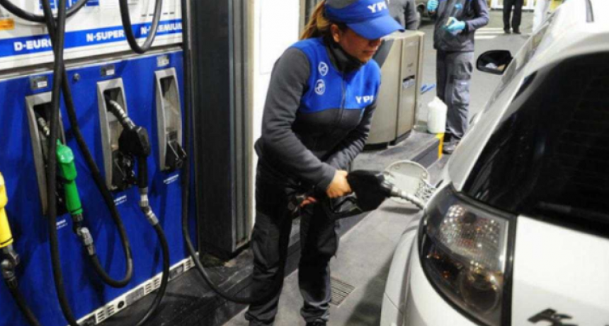 Tras las subas de Axion y Shell, YPF aumenta un 9% los precios al público de naftas y gasoil