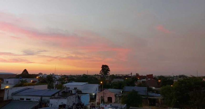Jueves con cielo algo nublado y máxima de 23 grados