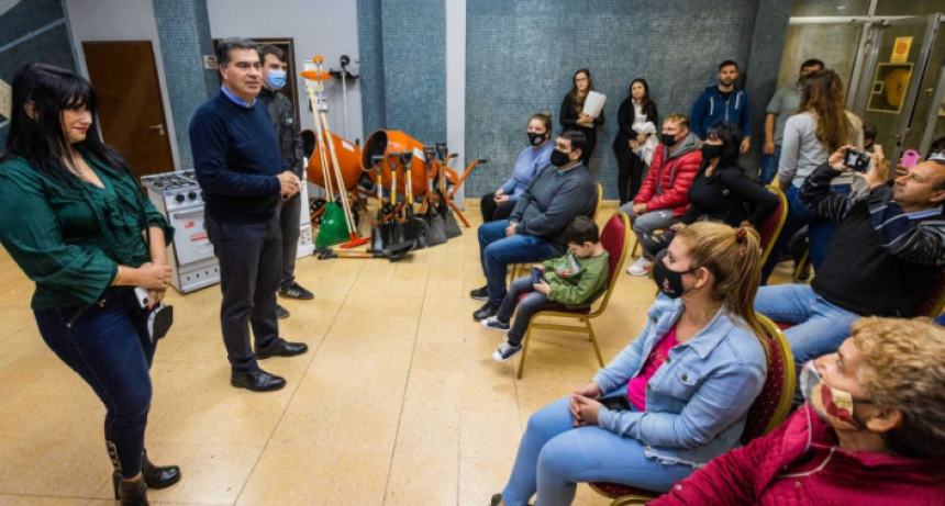 Chaco Solidario: Jorge Capitanich entregó herramientas de trabajo para acompañar emprendimientos