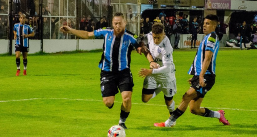 For Ever perdió el invicto local: cayó por la mínima diferencia ante Almagro