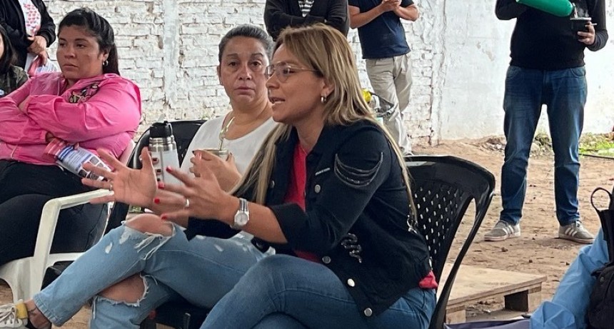 Barranqueras: Magda Ayala recorre barrios en busca de acompañamiento para su reelección