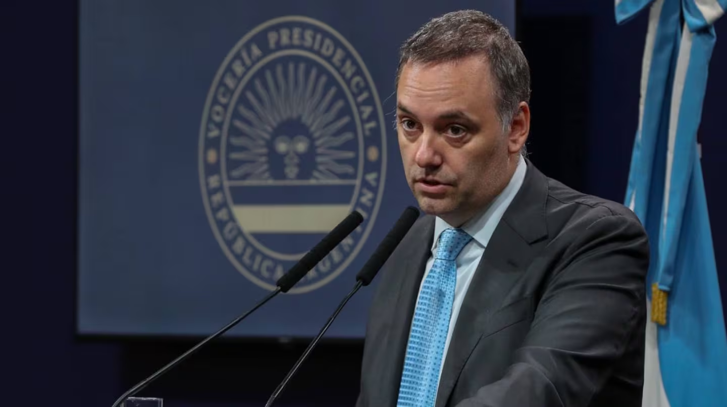 Reabre la sala de periodistas y el Gobierno prepara una conferencia de prensa de Manuel Adorni