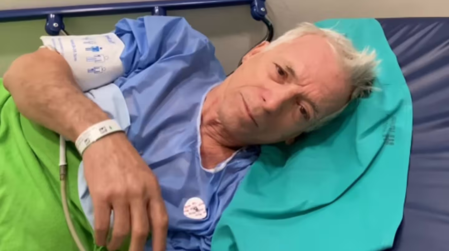 Gerardo Romano habl&oacute; de su salud tras la imagen viral desde la camilla de un hospital