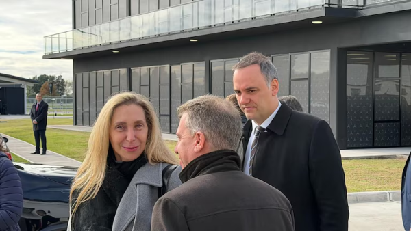 Tensi&oacute;n en el Gobierno: la frialdad de Karina Milei con Adorni contrasta con el apoyo cerrado del Presidente