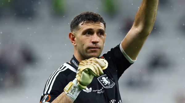 La lesi&oacute;n de Dibu Mart&iacute;nez: cu&aacute;ndo podr&aacute; volver a jugar con la Selecci&oacute;n tras confirmarse su fractura