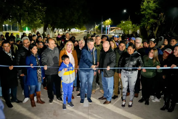 Campo Largo: Zdero inaugur&oacute; nuevas cuadras de pavimento urbano