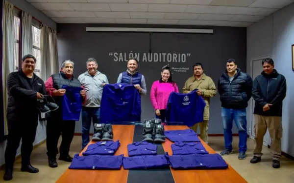 El Municipio de Fontana entreg&oacute; ropa de trabajo a agentes comunales