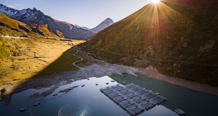 Suiza apuesta por producir electricidad en plantas solares flotantes a gran altitud