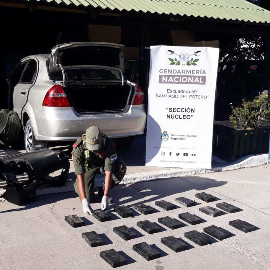 Circulaba con m&aacute;s de 21 kilos de coca&iacute;na en su veh&iacute;culo