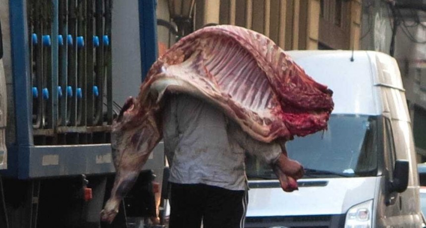 Concluye el cese de comercializaci&oacute;n de hacienda y el jueves la Mesa de Enlace retoma el abastecimiento