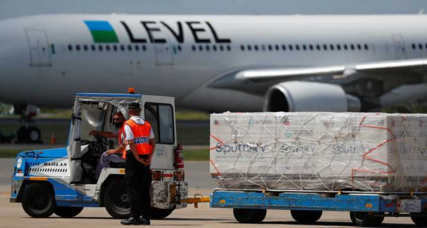 Llega esta noche un vuelo de Aerol&iacute;neas Argentinas con 800 mil dosis de vacunas Sputnik V