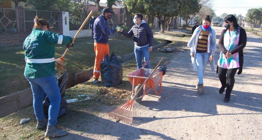 Trabajos de saneamiento en el Barrio 240 Viviendas 