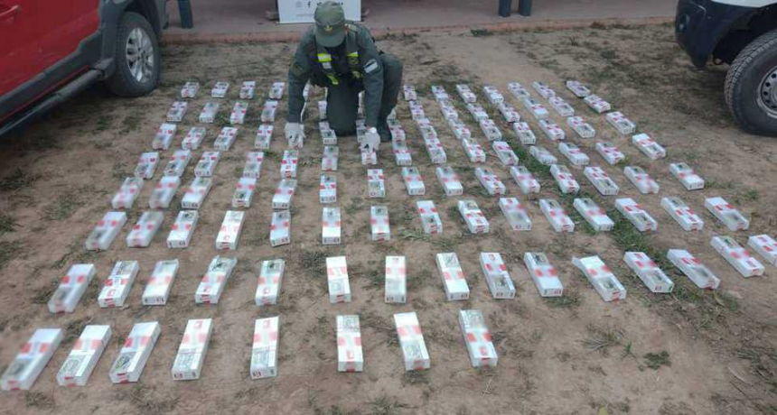 Trasladaban 1.130 paquetes de cigarrillos ilegales en un veh&iacute;culo