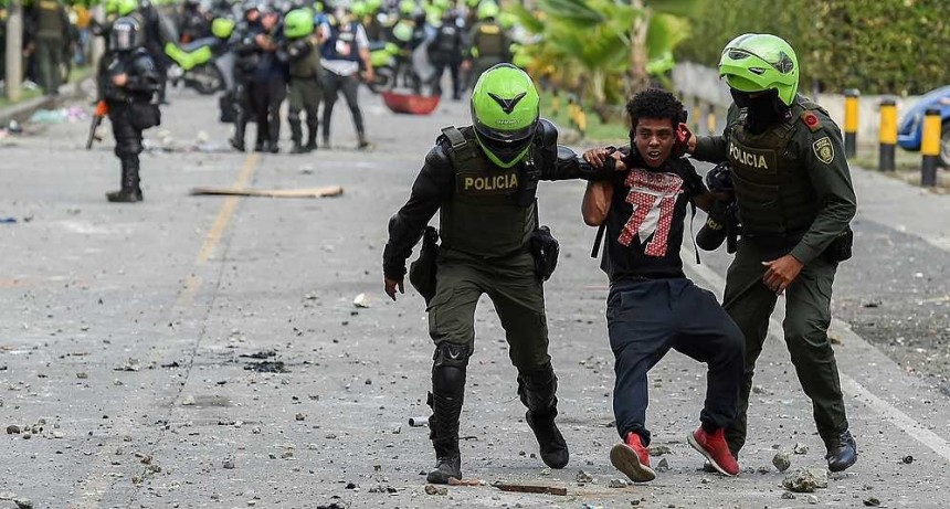 Nueva noche de violencia en Cali