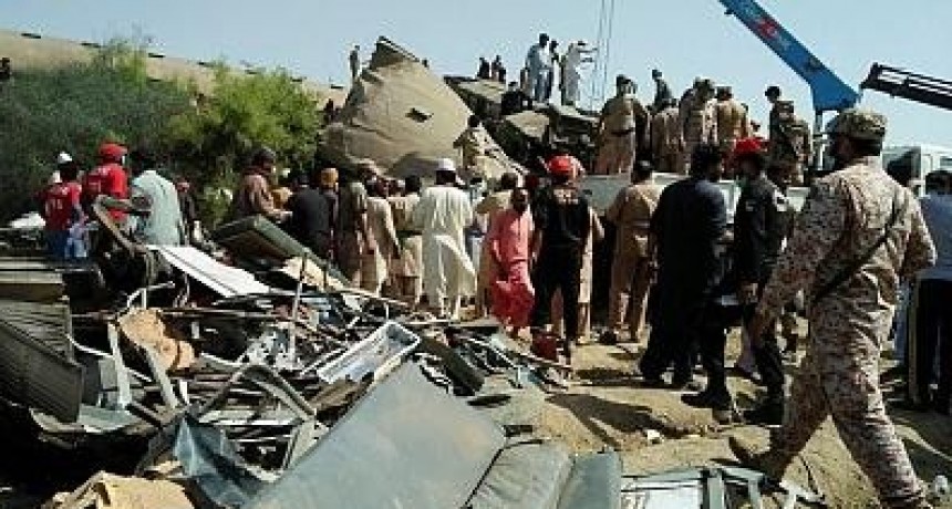 Tragedia ferroviaria en Pakist&aacute;n