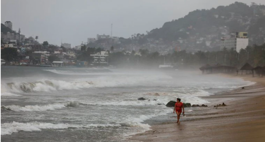 Inestabilidad en el Pac&iacute;fico y el Atl&aacute;ntico: tres zonas con posibilidad de evolucionar a cicl&oacute;n tropical rodean a M&eacute;xico