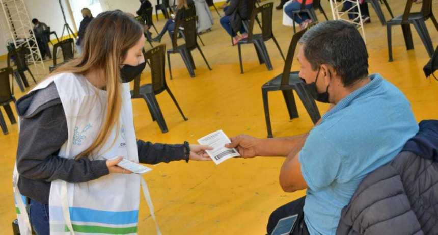 Con casi 400 mil dosis aplicadas, la provincia incorpora nuevos grupos estrat&eacute;gicos