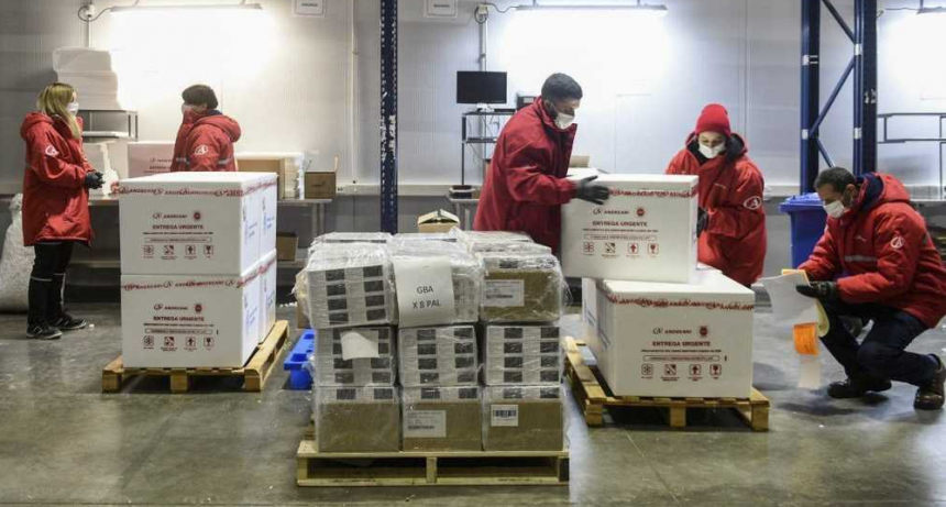 El lunes llegan m&aacute;s de 930 mil vacunas AstraZeneca producidas con M&eacute;xico