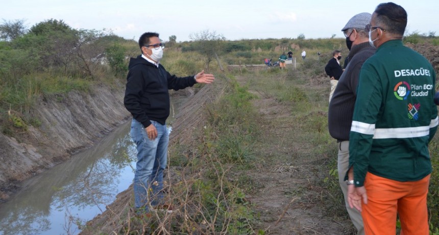Gustavo Mart&iacute;nez recorri&oacute; obras de refuncionalizaci&oacute;n de desag&uuml;es en la Zona Sur